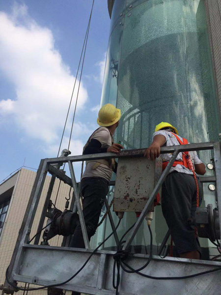 高层电梯玻璃修缮补漏